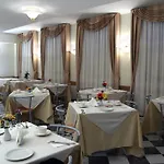 מלון Casa Caburlotto 3*