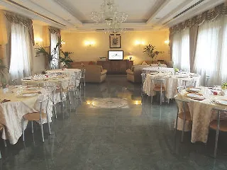 Casa Caburlotto 3* ローマ